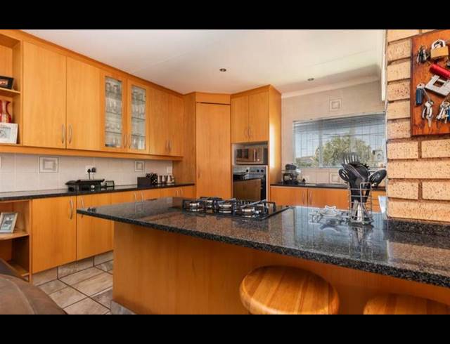 4 BEDROOM HOUSE FOR SALE IN MULBARTON